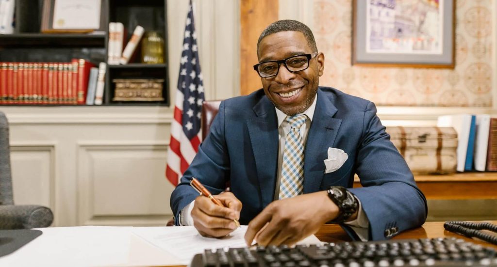 Winter Travel Tips 2024: How to Prepare for Snowy Airport Journeys 3 image of Winter Travel Tips 2024: How to Prepare for Snowy Airport Journeys - HelloExpress - 3