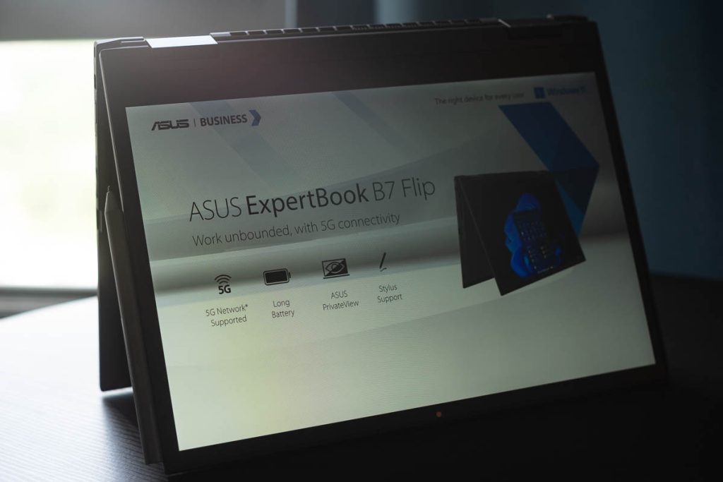 ASUS ExpertBook B7 Flip Review-7