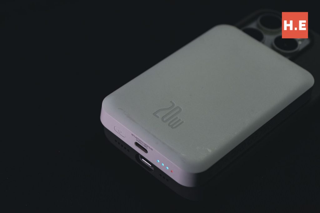 Baseus Magnetic Mini Wireless Power Bank Review material
