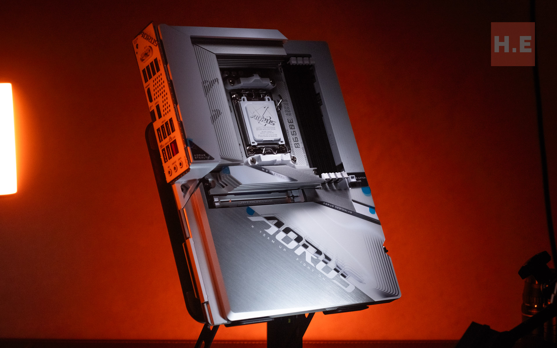 B650E AORUS STEALTH ICE Overview: Gigabyte's first back