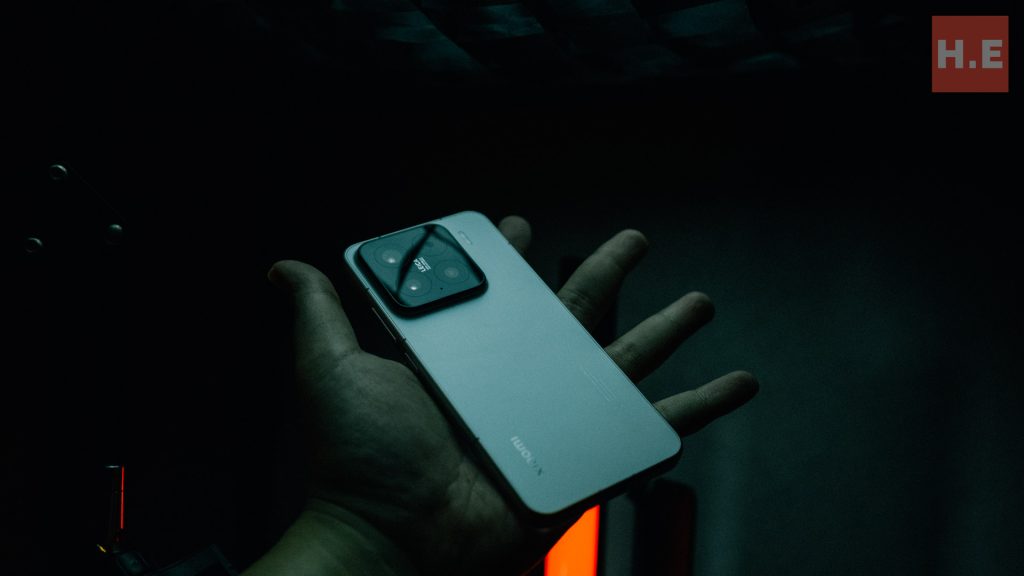 Xiaomi 15 Review: The Perfect Small Phone 16 image of Xiaomi 15 Review: The Perfect Small Phone - HelloExpress - 16