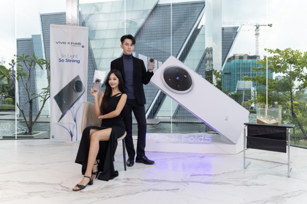 vivo X Fold5 Debuts in Malaysia: Ultra-Light Foldable Redefines Productivity with Brighter Displays, ZEISS Camera, and AI 8 image of vivo X Fold5 Debuts in Malaysia: Ultra-Light Foldable Redefines Productivity with Brighter Displays, ZEISS Camera, and AI - HelloExpress - 8