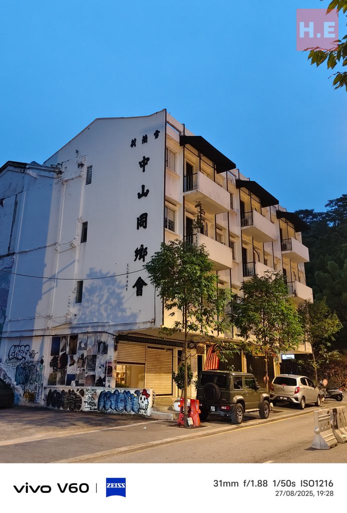 image of vivo V60 Review: A Mid-Range Masterpiece? - HelloExpress - 24