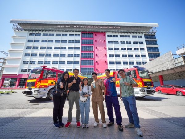 image of Standing Strong: OPPO Malaysia Donates RM100,000 to MASKAB in Honour of Firefighting Heroes this Merdeka - HelloExpress - 1