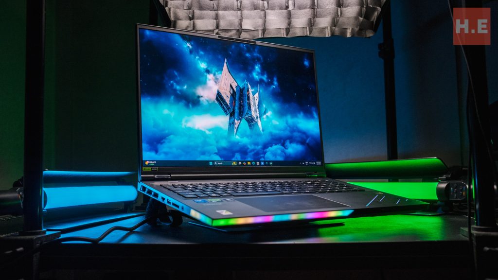 Predator Helios 18 AI Review 4 image of Predator Helios 18 AI Review - HelloExpress - 4