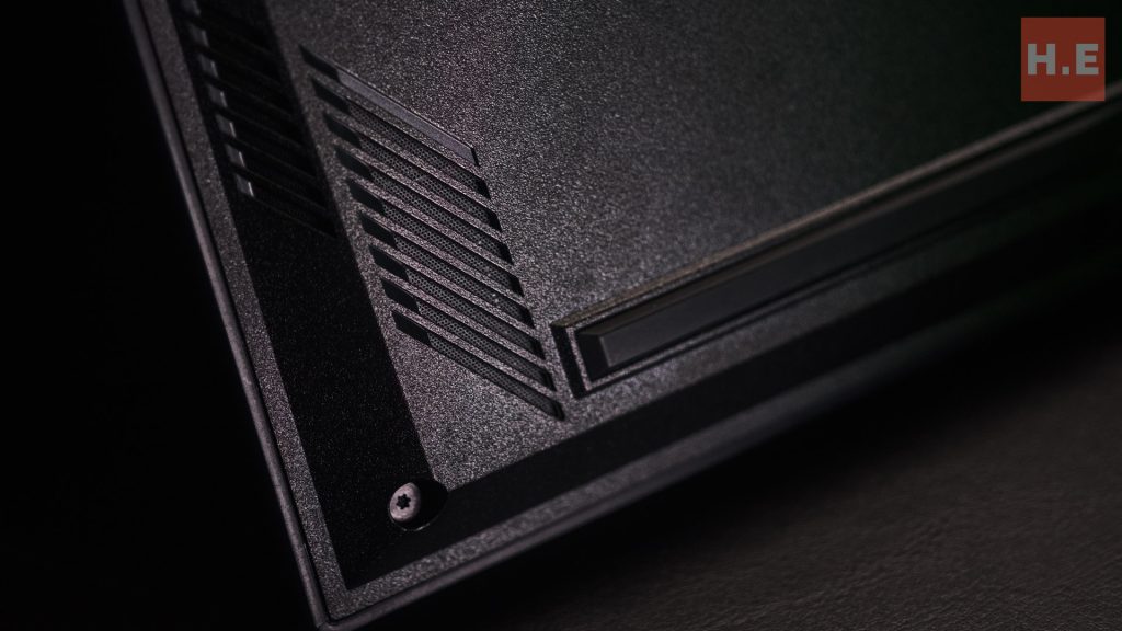 Predator Helios 18 AI Review 17 image of Predator Helios 18 AI Review - HelloExpress - 17