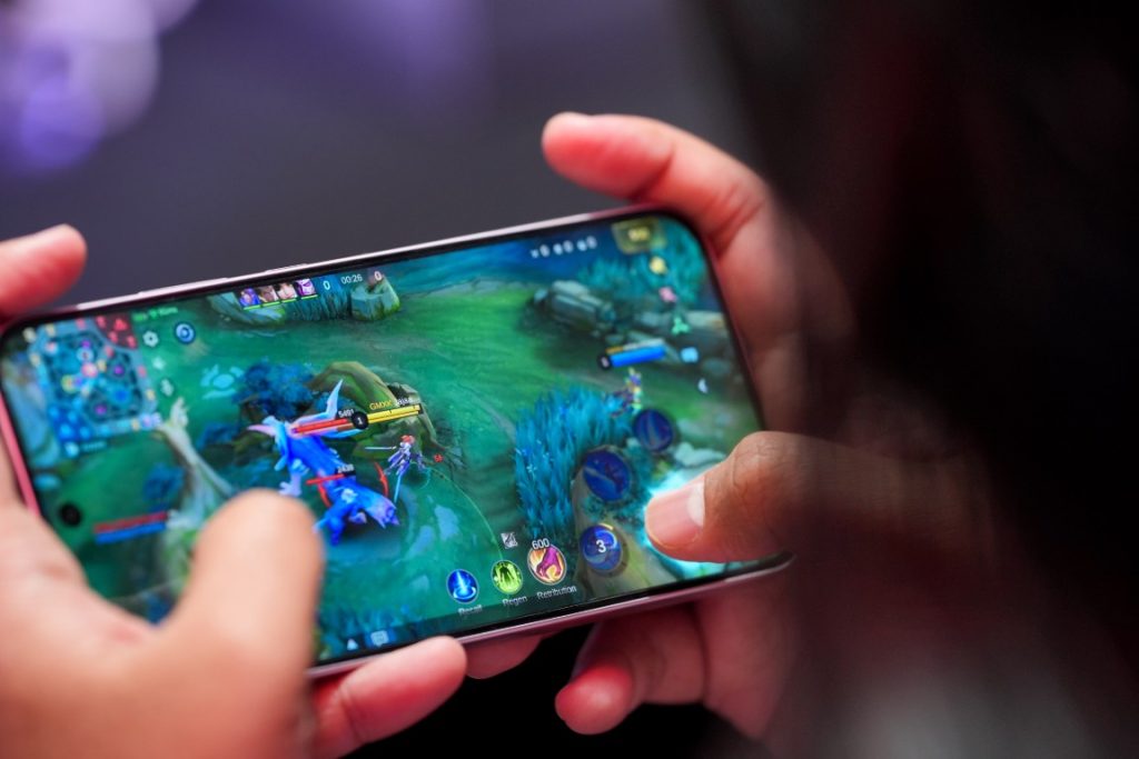 OPPO A6 Pro 5G Launched in Malaysia: Unmatched Durability Meets Flagship Performance at RM1,199 12 image of OPPO A6 Pro 5G Launched in Malaysia: Unmatched Durability Meets Flagship Performance at RM1,199 - HelloExpress - 12