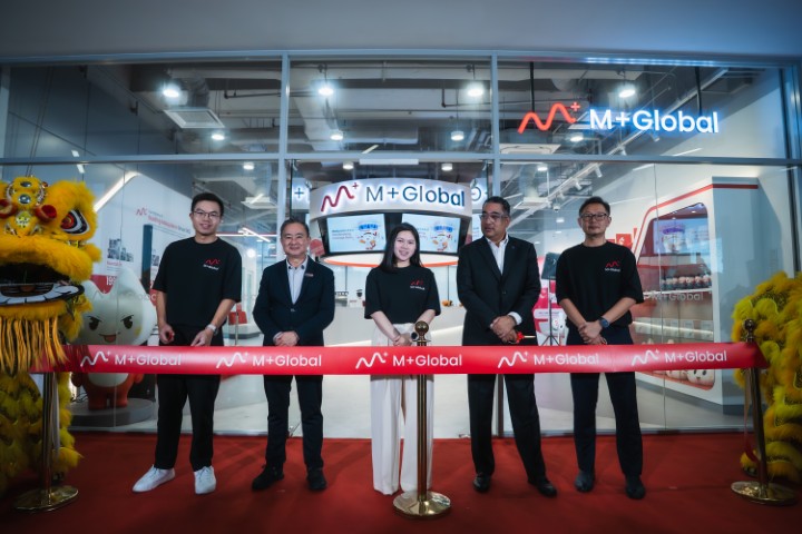 M+Global Opens Malaysia’s First Stockbroking Concept Store, Fusing FinTech with a Human Touch to Boost Financial Literacy 2 image of M+Global Opens Malaysia’s First Stockbroking Concept Store, Fusing FinTech with a Human Touch to Boost Financial Literacy - HelloExpress - 2