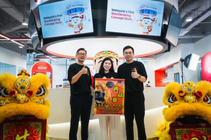 M+Global Opens Malaysia’s First Stockbroking Concept Store, Fusing FinTech with a Human Touch to Boost Financial Literacy 8 image of M+Global Opens Malaysia’s First Stockbroking Concept Store, Fusing FinTech with a Human Touch to Boost Financial Literacy - HelloExpress - 8