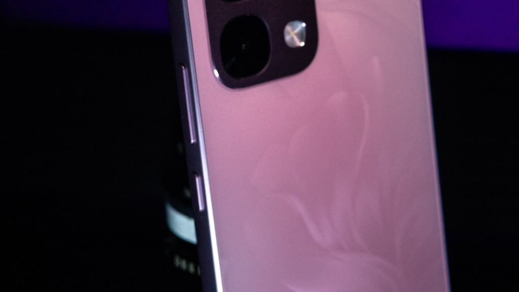 OPPO A6 Pro 5G Review: Durability & Beauty 11 image of OPPO A6 Pro 5G Review: Durability & Beauty - HelloExpress - 11