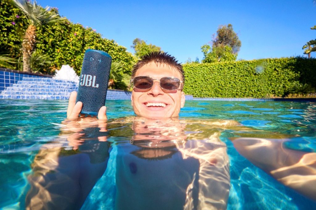 JBL Grip Unveiled in Malaysia: Ultra-Portable Speaker with IP68 Durability and AI Sound Boost 2 image of JBL Grip Unveiled in Malaysia: Ultra-Portable Speaker with IP68 Durability and AI Sound Boost - HelloExpress - 2