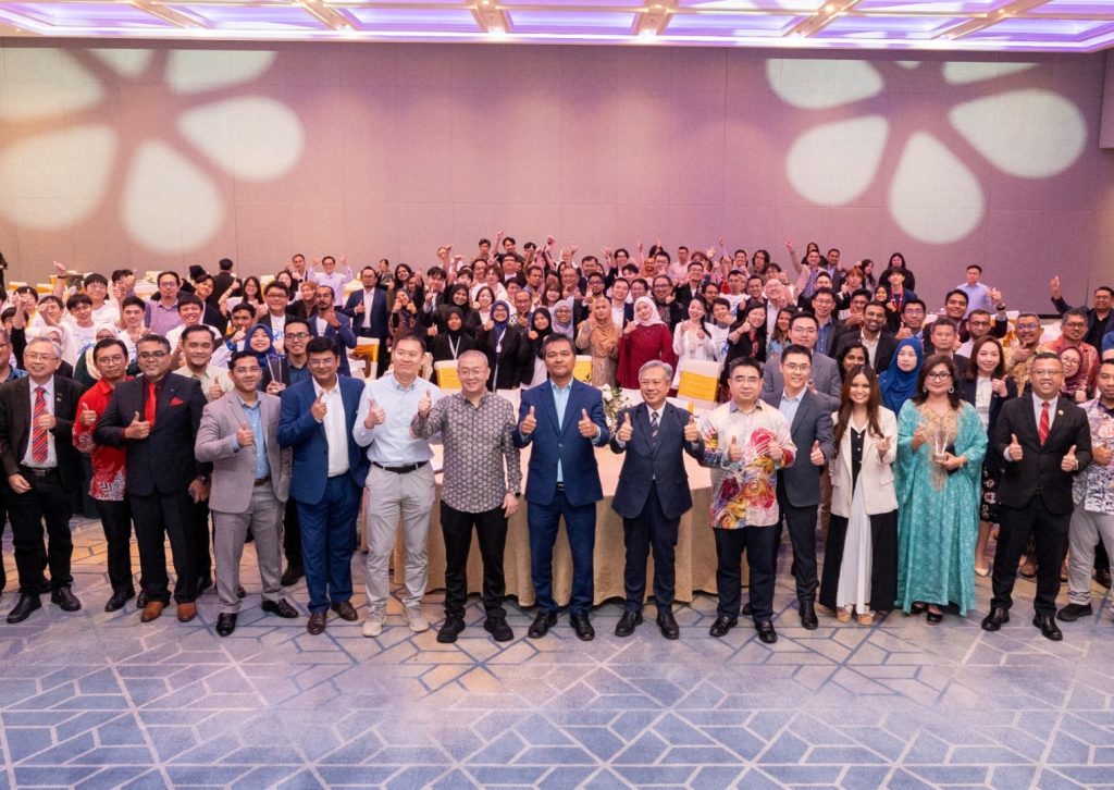 image of Digital Excellence Crowned: Malaysian Talent Dominates 10th Huawei ICT Competition 2025–2026 - HelloExpress - 2