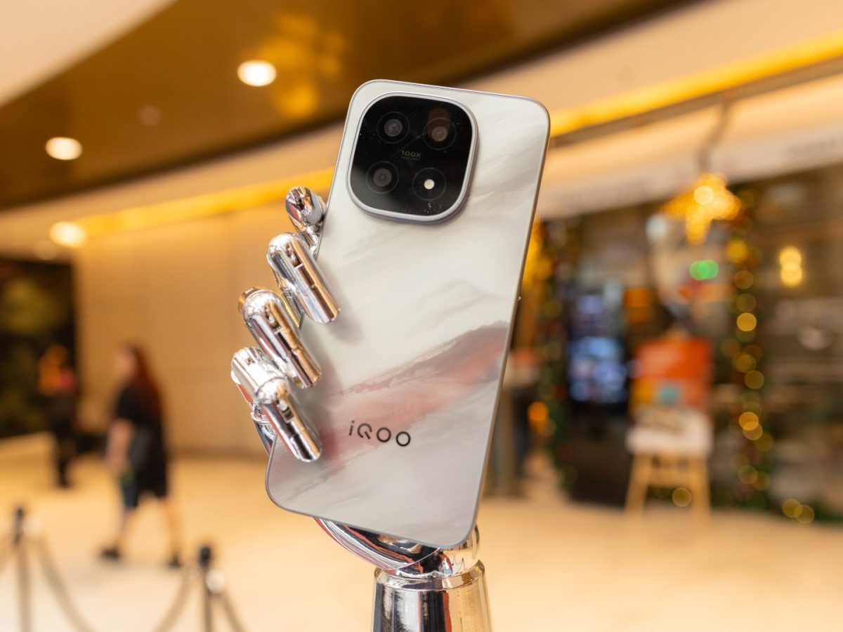 image of iQOO 15 Officially Launches in Malaysia, Redefining Elite Mobile Gaming Performance - HelloExpress - 1