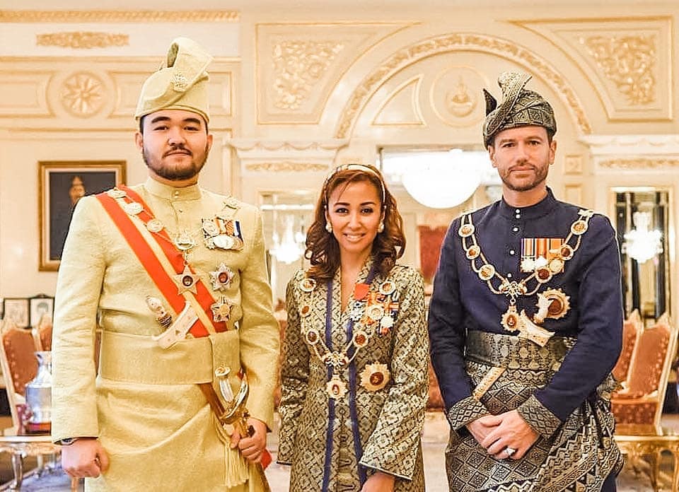 image of Royal Seal of Approval: Princess Zatashah Experiences the "Ultimate Concert Phone" vivo X300 - HelloExpress - 2