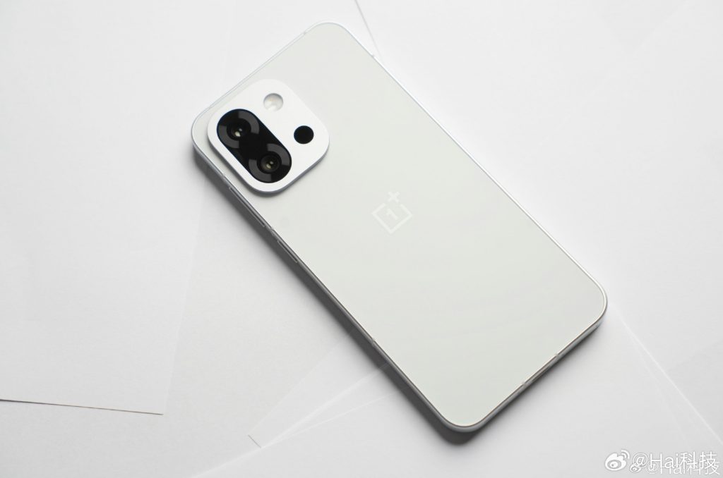 OnePlus 15T Camera Leak: Disappointing News for Mobile Photography Fans 3 image of OnePlus 15T Camera Leak: Disappointing News for Mobile Photography Fans - HelloExpress - 3