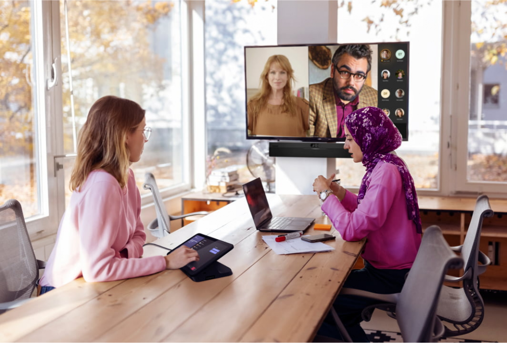 image of Lenovo ThinkSmart One Pro Launches — All-in-One Meeting Room Solution - HelloExpress - 6