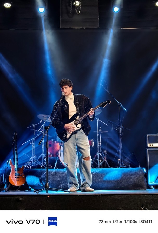 image of vivo V70 x POP MART Zsiga: A Stylish Collaboration for Young Creative Expression - HelloExpress - 7