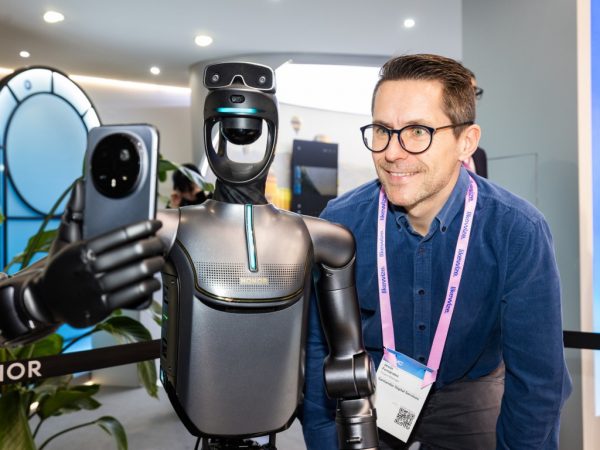 HONOR Unveils Robot Phone, Humanoid Robot, and Magic V6 at MWC 2026 12 image of HONOR Unveils Robot Phone, Humanoid Robot, and Magic V6 at MWC 2026 - HelloExpress - 12