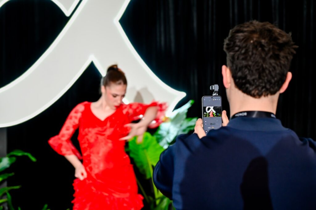 image of HONOR Unveils Robot Phone, Humanoid Robot, and Magic V6 at MWC 2026 - HelloExpress - 4