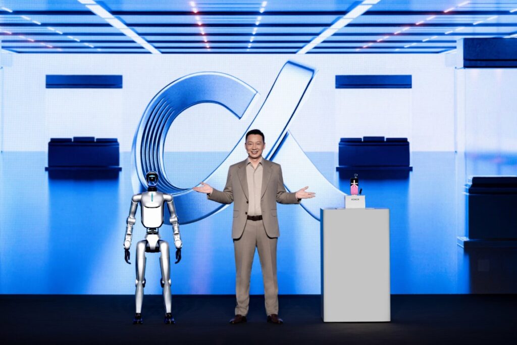 image of HONOR Unveils Robot Phone, Humanoid Robot, and Magic V6 at MWC 2026 - HelloExpress - 3