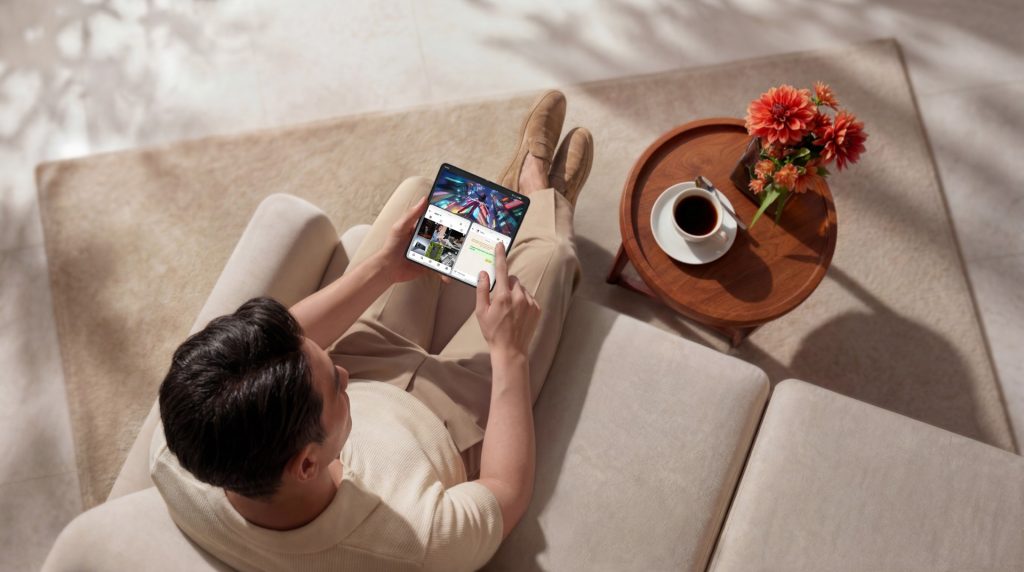 OPPO Find N6 Launch: World's First Zero-Feel Crease Foldable Arrives 8 image of OPPO Find N6 Launch: World's First Zero-Feel Crease Foldable Arrives - HelloExpress - 8