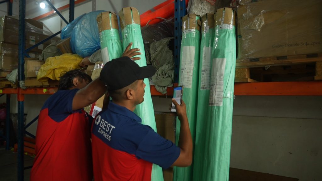 image of From IT Professional to Logistics Leader: Rachel Yow Transforms Career at BEST Express Batu Caves - HelloExpress - 5