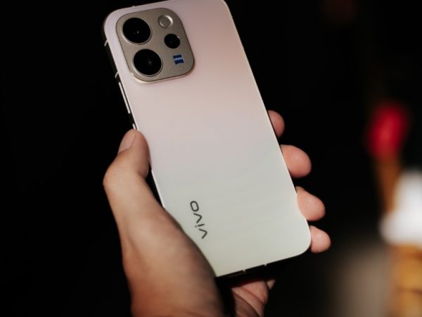 image of vivo V70 Launches in Malaysia Starting from RM1,999 with ZEISS Camera - HelloExpress - 3