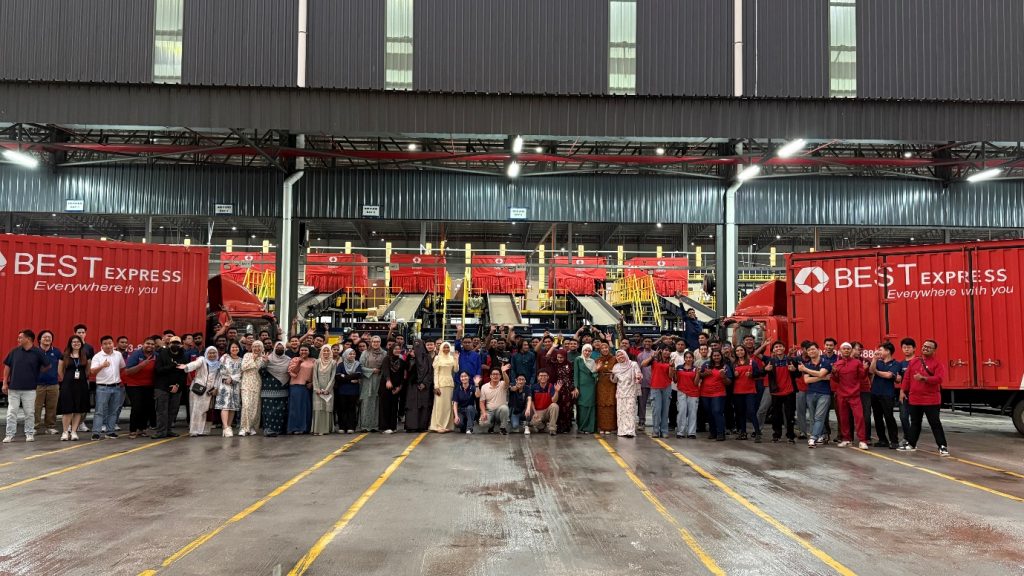 image of BEST Express Malaysia Celebrates Hari Raya with Staff to Strengthen Team Unity - HelloExpress - 3