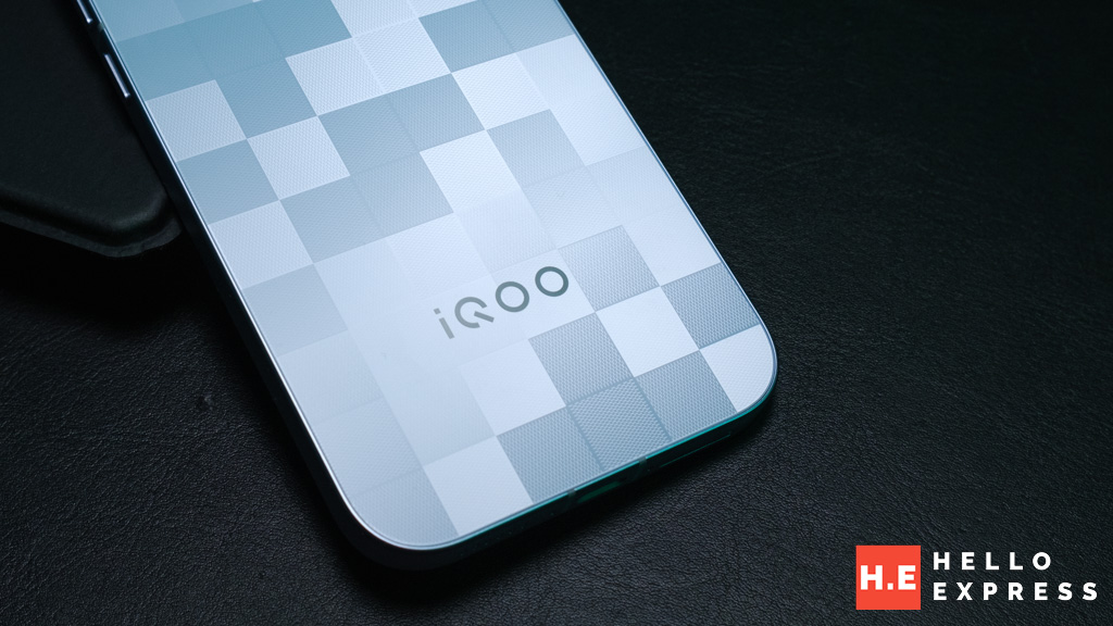 iQOO 15R Review: Flagship Chip, Marathon Battery — The Gaming Phone That Thinks It's a Work Phone 28 image of iQOO 15R Review: Flagship Chip, Marathon Battery — The Gaming Phone That Thinks It's a Work Phone - HelloExpress - 28