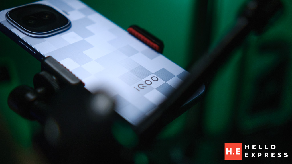 iQOO 15R Review: Flagship Chip, Marathon Battery — The Gaming Phone That Thinks It's a Work Phone 13 image of iQOO 15R Review: Flagship Chip, Marathon Battery — The Gaming Phone That Thinks It's a Work Phone - HelloExpress - 13