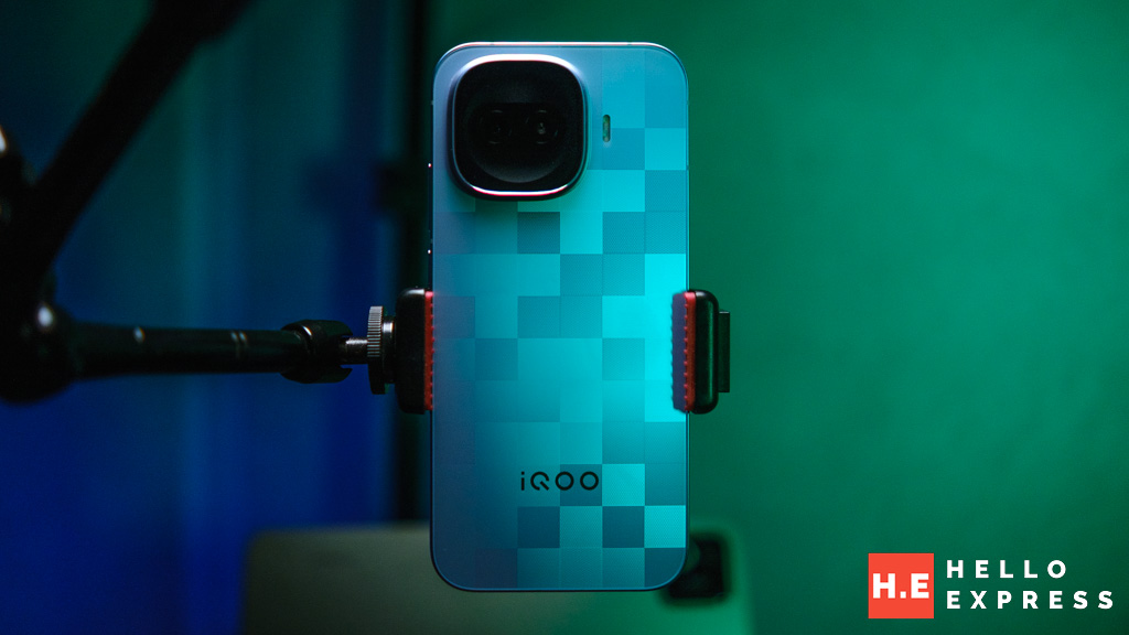iQOO 15R Review: Flagship Chip, Marathon Battery — The Gaming Phone That Thinks It's a Work Phone 4 image of iQOO 15R Review: Flagship Chip, Marathon Battery — The Gaming Phone That Thinks It's a Work Phone - HelloExpress - 4