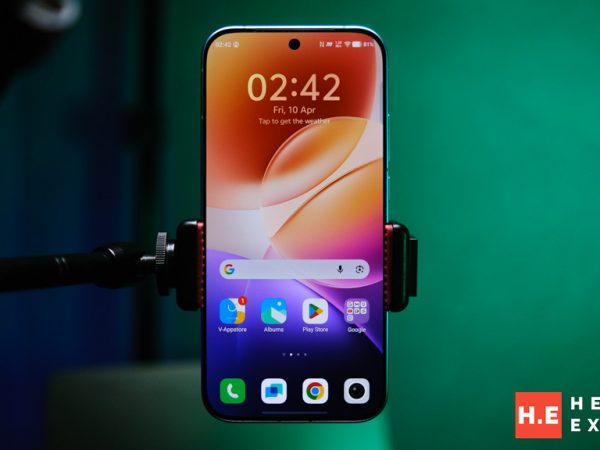 image of iQOO 15R Review: Flagship Chip, Marathon Battery — The Gaming Phone That Thinks It's a Work Phone - HelloExpress - 14