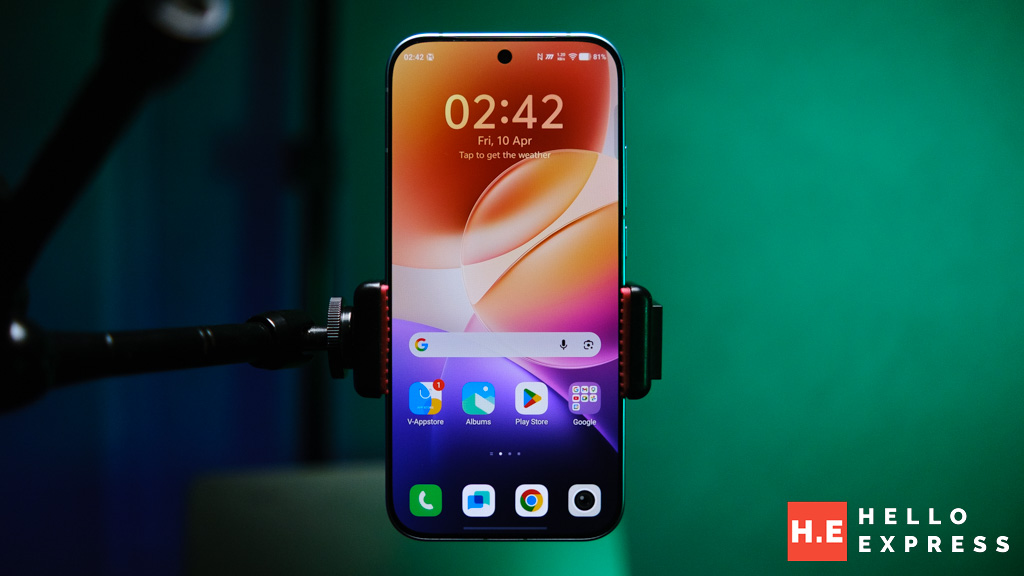 iQOO 15R Review: Flagship Chip, Marathon Battery — The Gaming Phone That Thinks It's a Work Phone 2 image of iQOO 15R Review: Flagship Chip, Marathon Battery — The Gaming Phone That Thinks It's a Work Phone - HelloExpress - 2