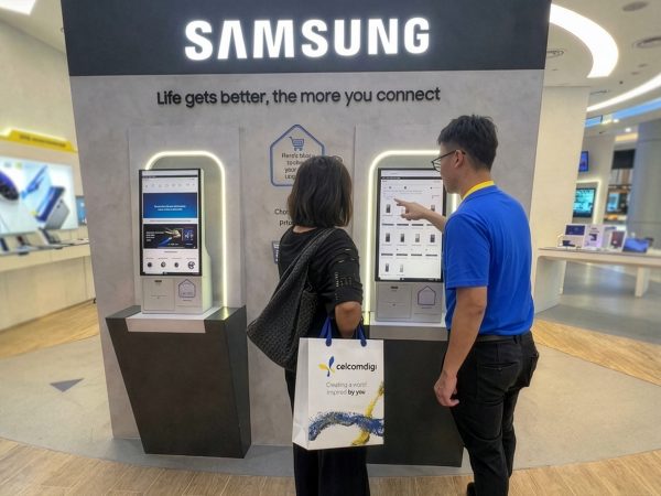 image of CelcomDigi Brings Endless Aisle Experience to 300+ Stores Nationwide — Partners with Samsung for Digital Lifestyle Retail - HelloExpress - 11