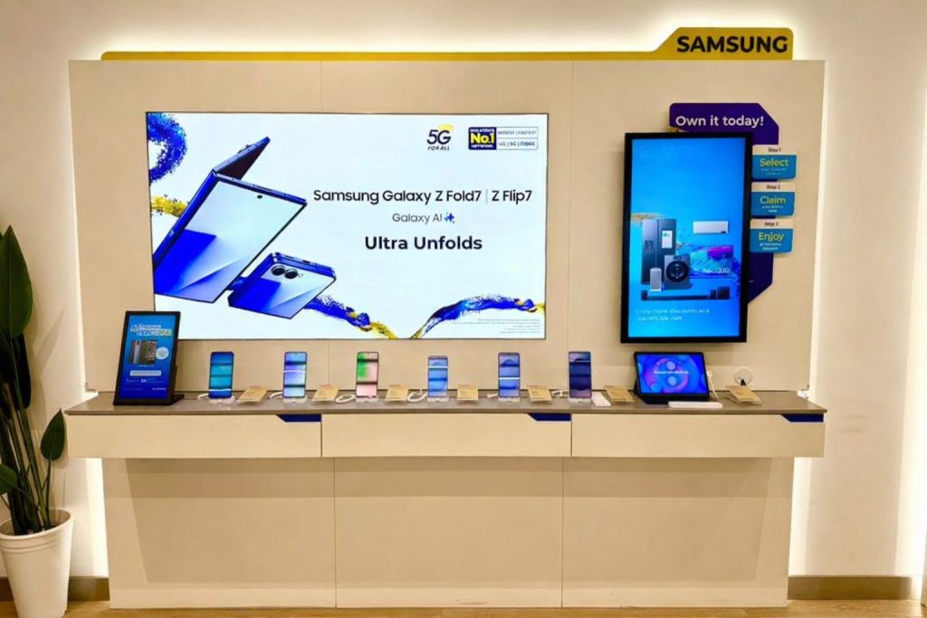 image of CelcomDigi Brings Endless Aisle Experience to 300+ Stores Nationwide — Partners with Samsung for Digital Lifestyle Retail - HelloExpress - 5