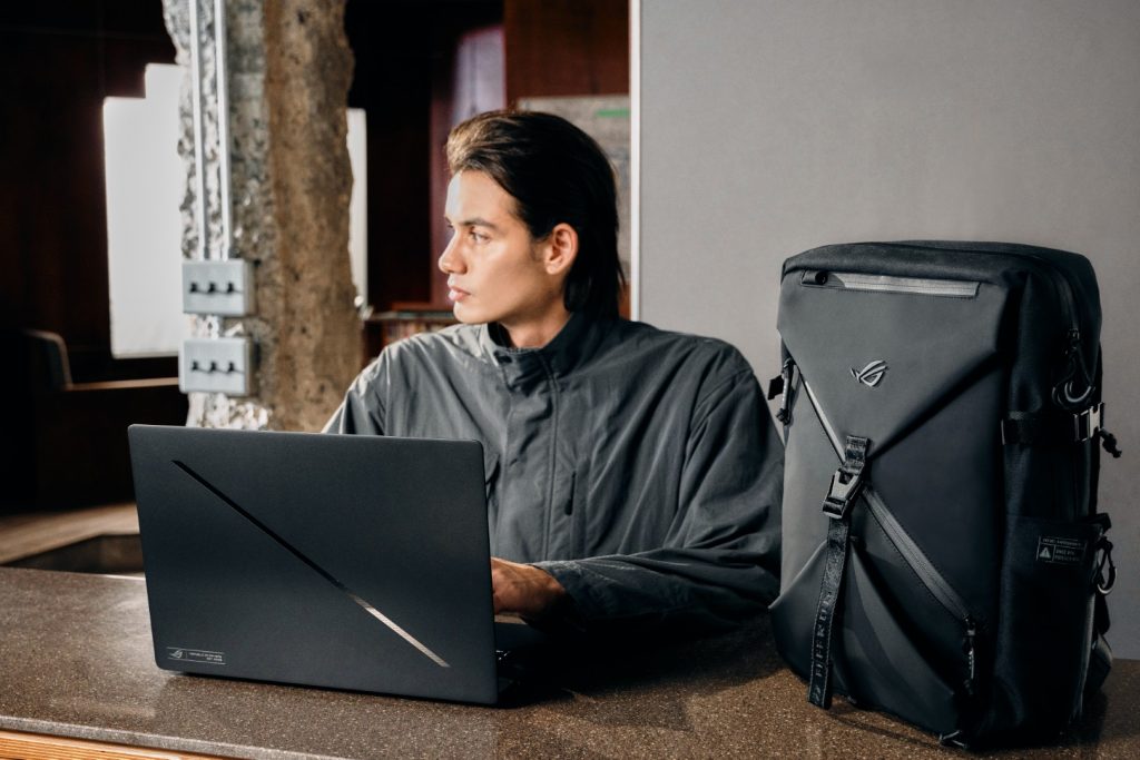 image of ASUS ROG Announces Archer Messenger 14 and Archer Backpack 16 — Premium Gaming Bags Now Available in Malaysia - HelloExpress - 10