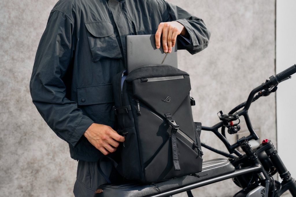 image of ASUS ROG Announces Archer Messenger 14 and Archer Backpack 16 — Premium Gaming Bags Now Available in Malaysia - HelloExpress - 12