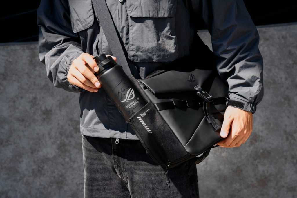 image of ASUS ROG Announces Archer Messenger 14 and Archer Backpack 16 — Premium Gaming Bags Now Available in Malaysia - HelloExpress - 7