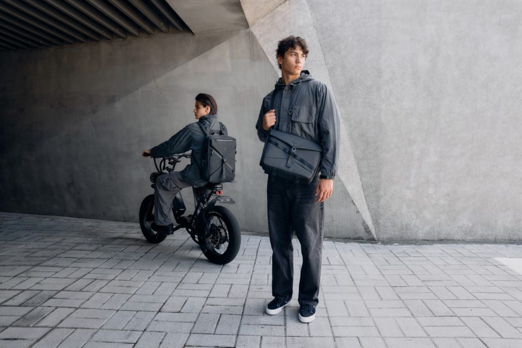 image of ASUS ROG Announces Archer Messenger 14 and Archer Backpack 16 — Premium Gaming Bags Now Available in Malaysia - HelloExpress - 4