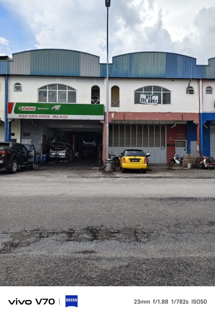 image of vivo V70 vs vivo V70 FE — Same same but different - HelloExpress - 4