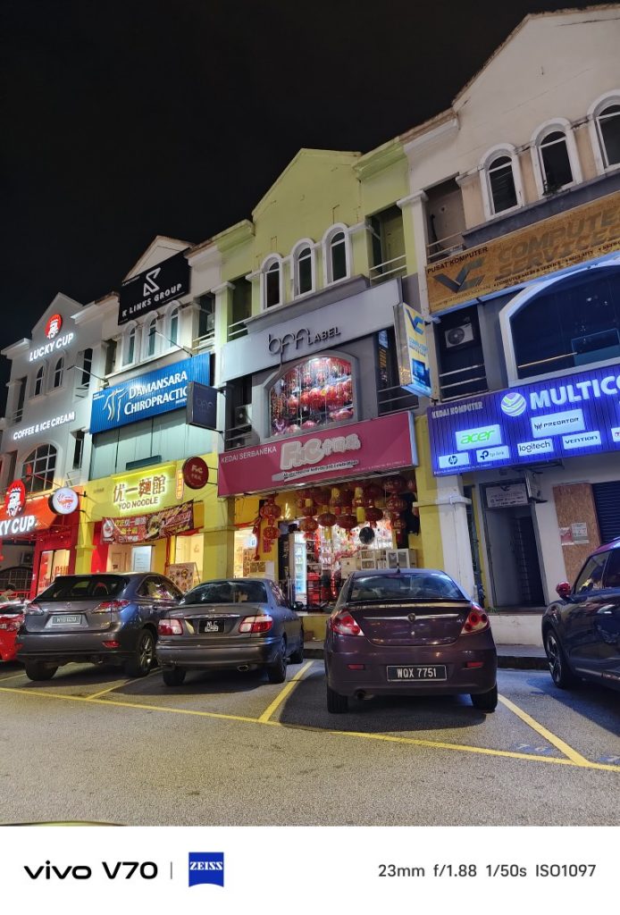 image of vivo V70 vs vivo V70 FE — Same same but different - HelloExpress - 5