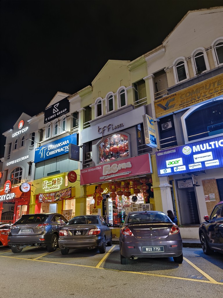 image of vivo V70 vs vivo V70 FE — Same same but different - HelloExpress - 7