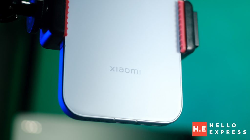 image of What the Leica Summilux Lens Actually Means on a Smartphone Camera - HelloExpress - 9