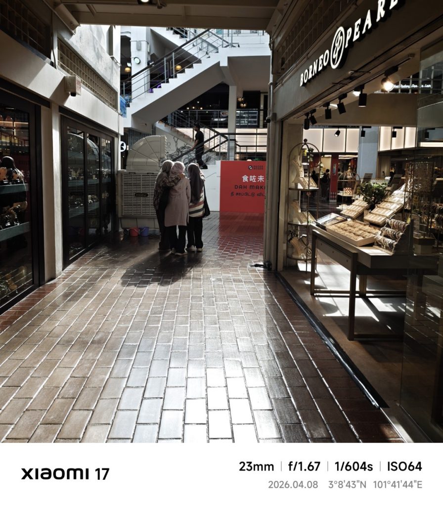 Xiaomi 17 Leica Summilux Lens