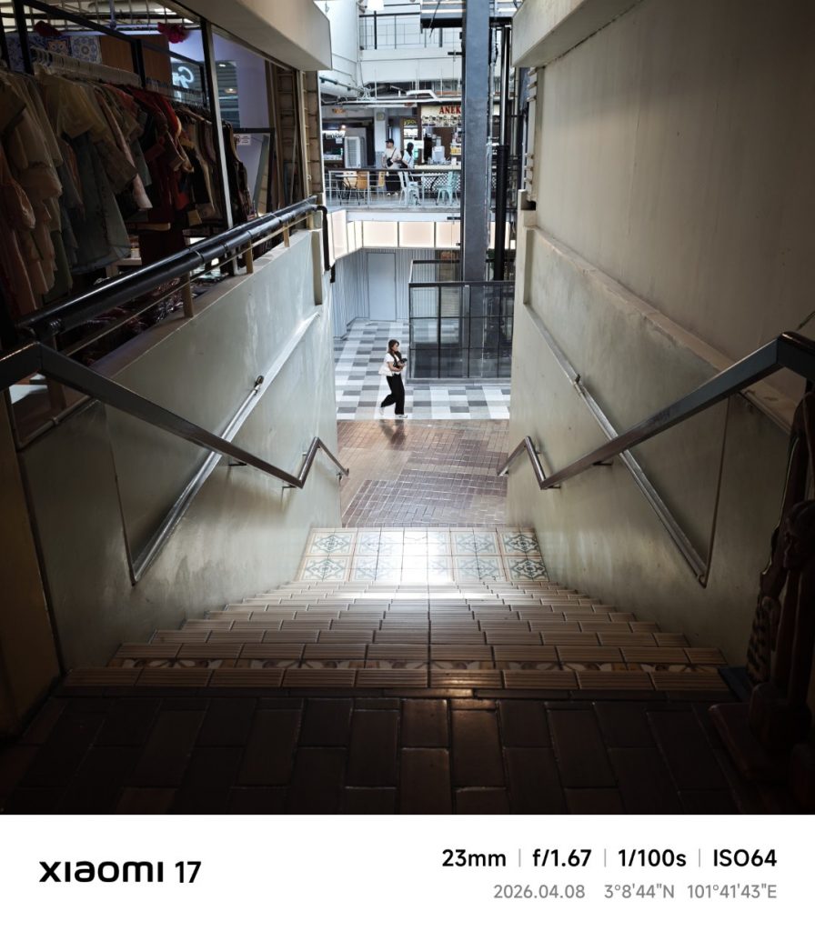 Xiaomi 17 Leica Summilux Lens