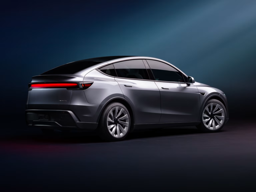 image of Tesla Model Y Long Range 3-Row Debuts in Malaysia — 681km Range, 6-Seater at Pavilion KL - HelloExpress - 4
