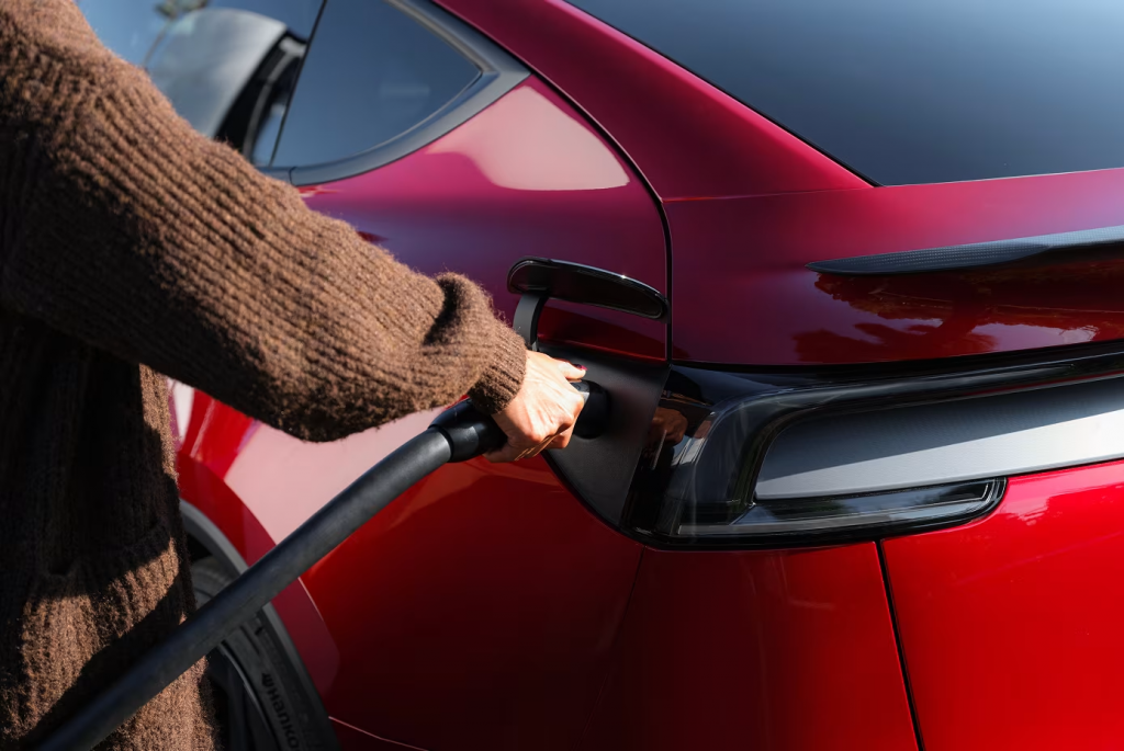 image of Tesla Model Y Long Range 3-Row Debuts in Malaysia — 681km Range, 6-Seater at Pavilion KL - HelloExpress - 6