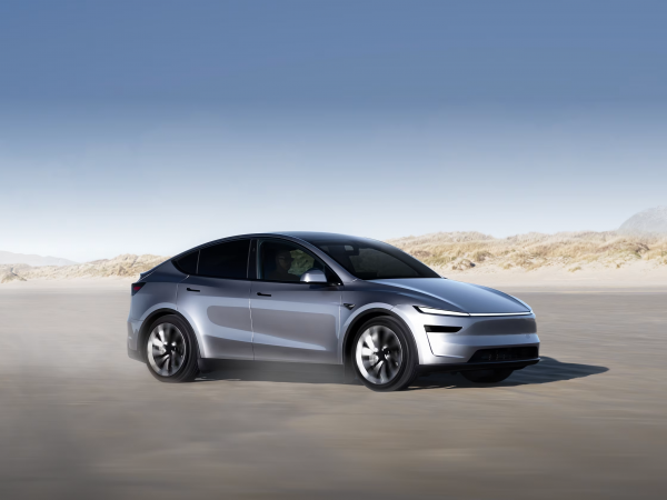 image of Tesla Model Y Long Range 3-Row Debuts in Malaysia — 681km Range, 6-Seater at Pavilion KL - HelloExpress - 12