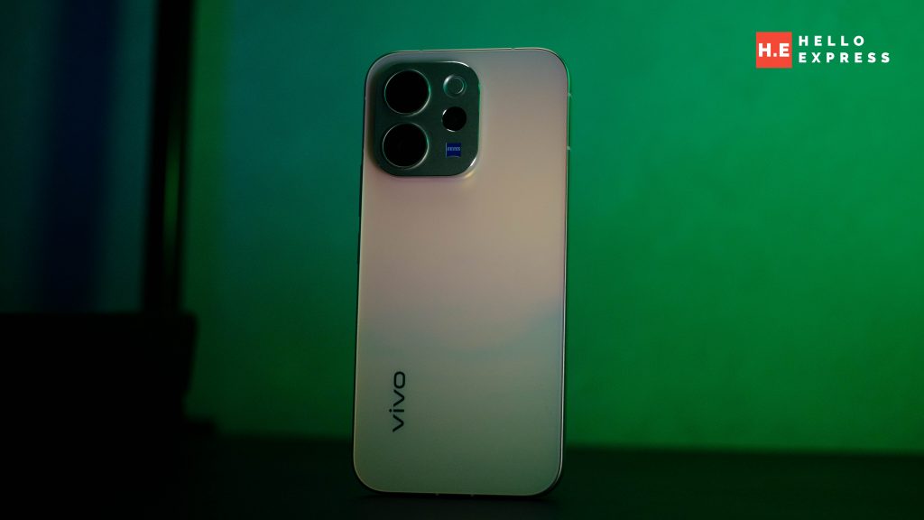 image of vivo V70 Review: Zeiss Optics, On-Device AI, and a Battery That Quietly Surprises - HelloExpress - 3