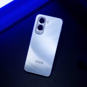 image of iQOO Z11 5G Review: The Mid-Range Gaming Phone That Nobody Expected to Have a 9020mAh Battery - HelloExpress - 4